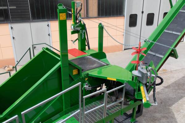 The Complex EVO is a woodworking machine COMPLEX EVO 1/2 Operators Metal Agricola